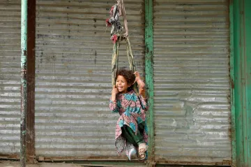 Prázdniny pod Hindúkušem nejsou idyla. Afghánští školáci střídají hry a práci
