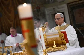 Papež Lev XIV. v první mši slíbil vnesení světla do „temných nocí“