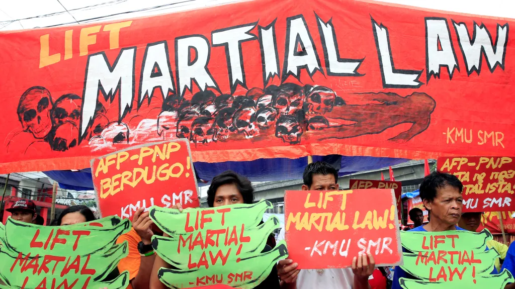 Protest proti stannému právu na Flipínách