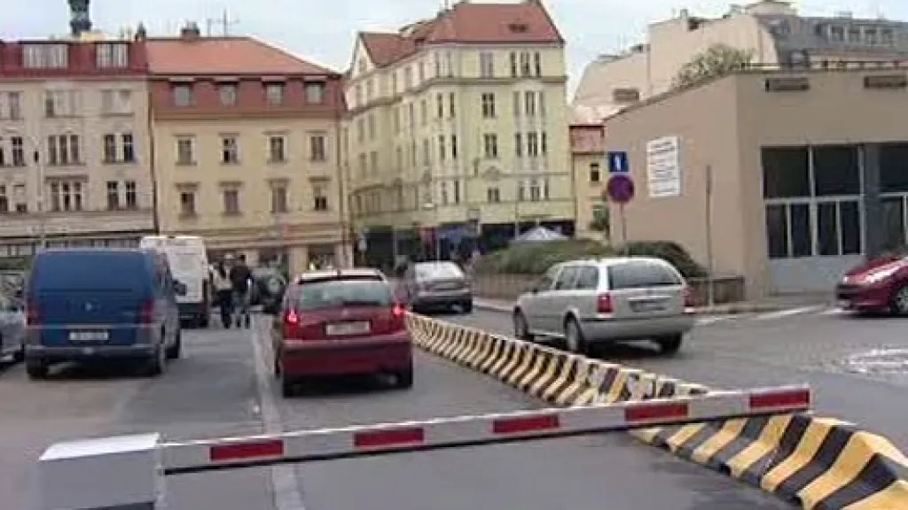 Závory na parkovišti
