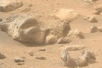 Vozítko NASA vyfotilo na Marsu další „tvář“