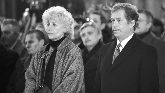 Olga Havlová a Václav Havel při volbě prezidenta ČSSR