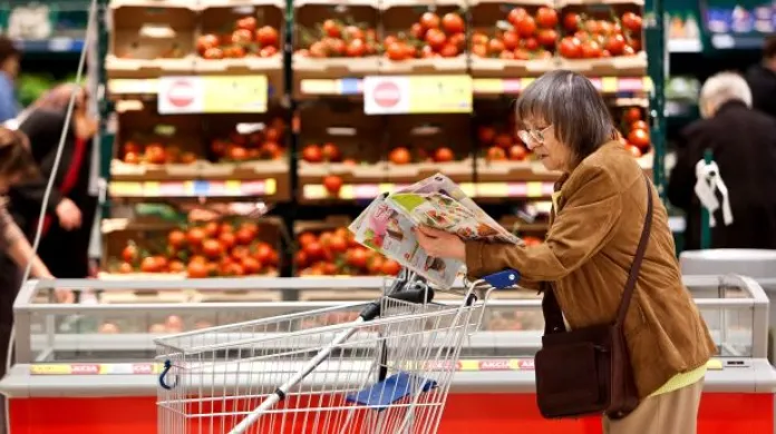 Události: Spory o otevírací dobu supermarketů