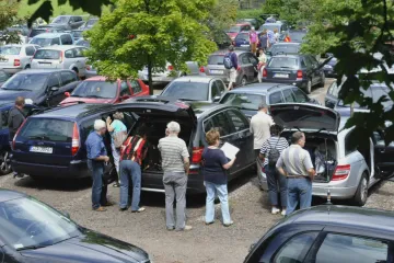 Stává se z toho už tradice. Turisté z Polska i v neděli vzali Adršpach útokem, příjezd museli znovu na 2 hodiny uzavřít