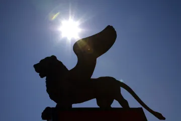 Symbol Benátek pochází z Číny a původně mohl mít plandavé uši, zjistili vědci