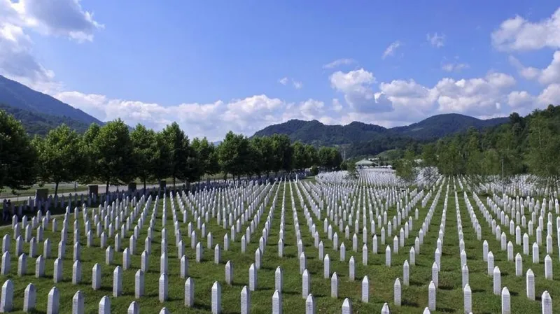 Pietní památník v Potočari nedaleko Srebrenici