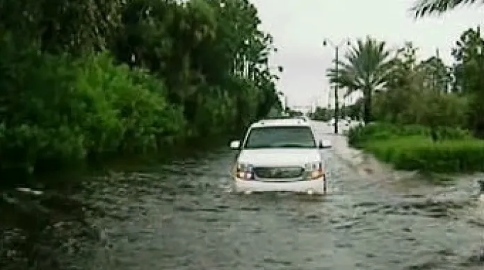 Florida bojuje se záplavami.