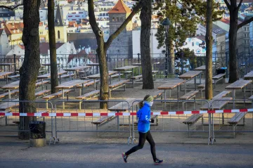 Statistiky naznačují, že opatření fungují, prohlásil Blatný. Není prý důvod ke zpřísnění