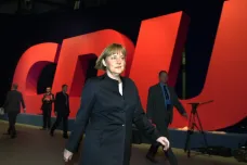 Od prvních politických kroků po roky ve funkci německé kancléřky. Fotogalerie připomíná působení Merkelové
