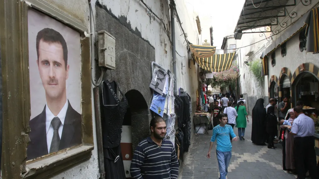 Portrét prezidenta Bašára Asada v ulicích Damašku