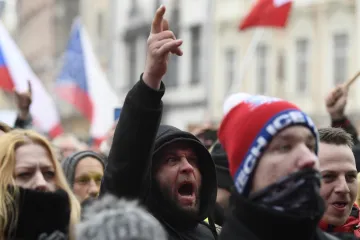 Na proticovidových demonstracích se vládní nařízení porušila stokrát, zní od policie. Věc šetří i hygiena