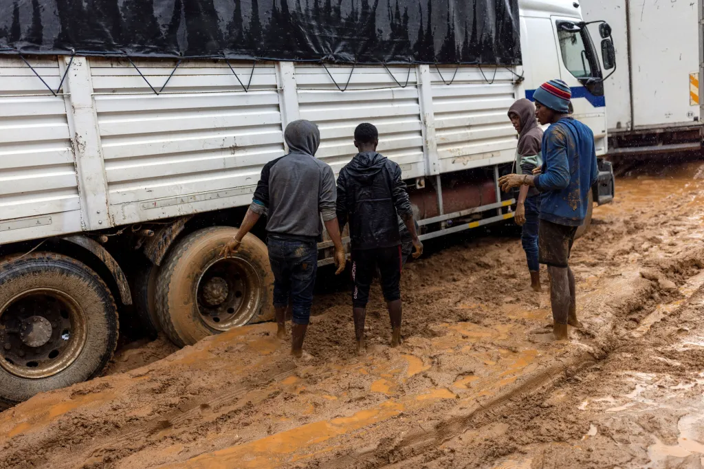 Zkáza na Madagaskaru očima fotografů. Cykon Batsirai zpustošil celé vesnice