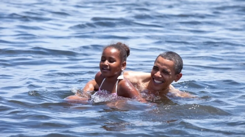 Obama s dcerou při koupání na Floridě