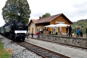 Opuštěnou trať z filmu Páni kluci vyspraví pražce z metra, vrátí se na ni provoz