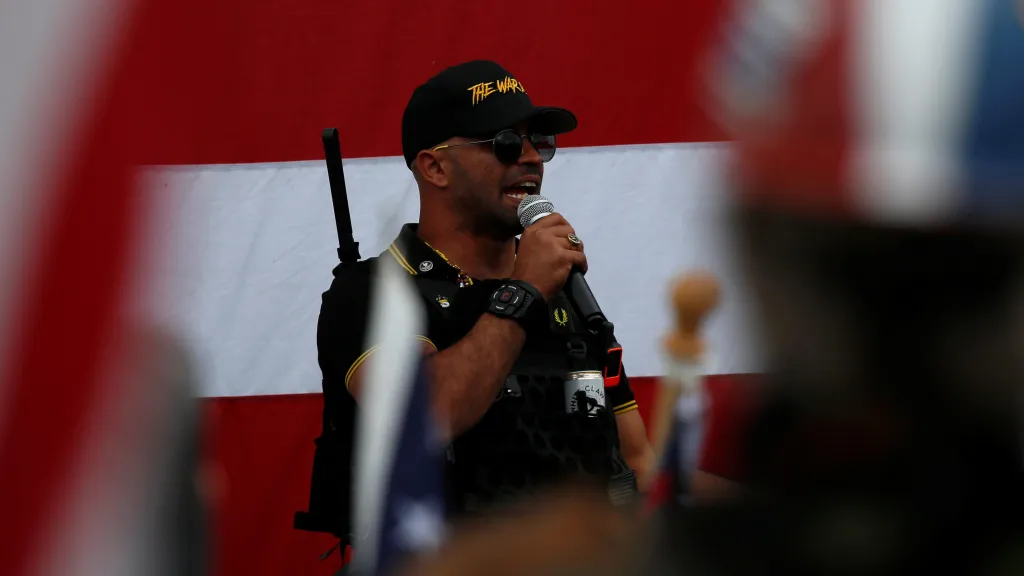 Někdejší lídr Proud Boys Enrique Tarrio na snímku z roku 2020
