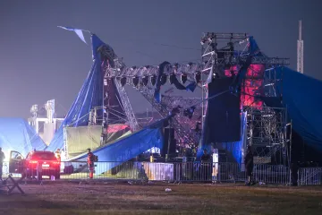 Silná bouřka přerušila festival Pohoda, strhla velký stan