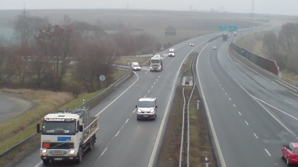 Nebezpečná situace při nájezdu na dálnici