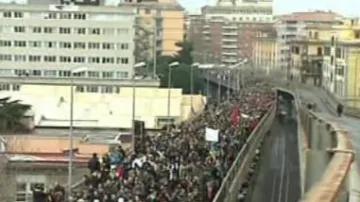 V Římě demonstrují desetitisíce studentů