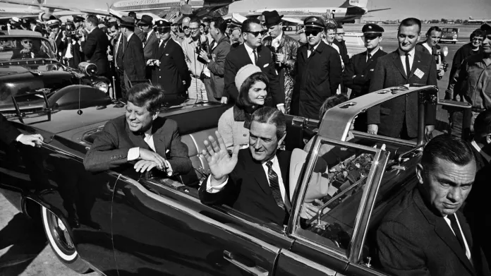 JFK krátce po přistání v Dallasu