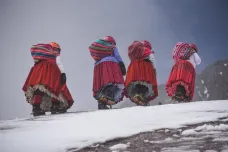 Bolívijské domorodé horolezkyně sní o zdolání Everestu v sukních