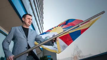 Hejtman Libereckého kraje Martin Půta vyvěsil vlajku Tibetu