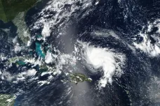 Meteorologové očekávají další rušnou hurikánovou sezonu, vzniknout může až šest velkých bouří