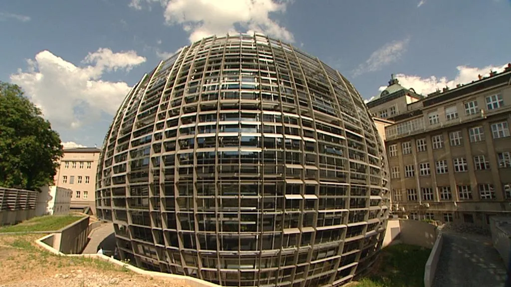 Nový ústav biochemie AV ČR těsně před otevřením