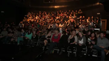 Publikum v divadle na ústeckém Střekově
