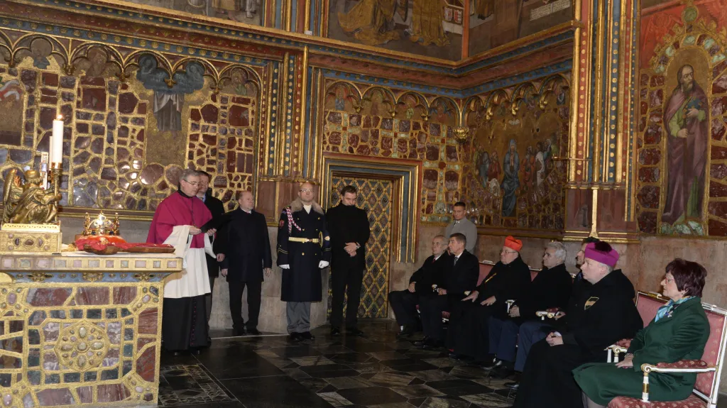 Korunovační klenoty se vrátily do Korunní komory