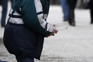 Čeští vědci dali lidem bez domova sto tisíc korun. Většina získala práci i bydlení