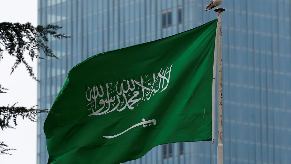 Saúdská vlajka před konzulátem v Istanbulu