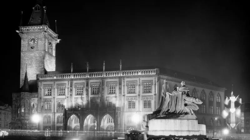 Památník mistra Jana Husa na Staroměstském náměstí v Praze