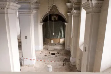 Archeologové v chrámu sv. Mikuláše otevřeli tři bezejmenné hrobky