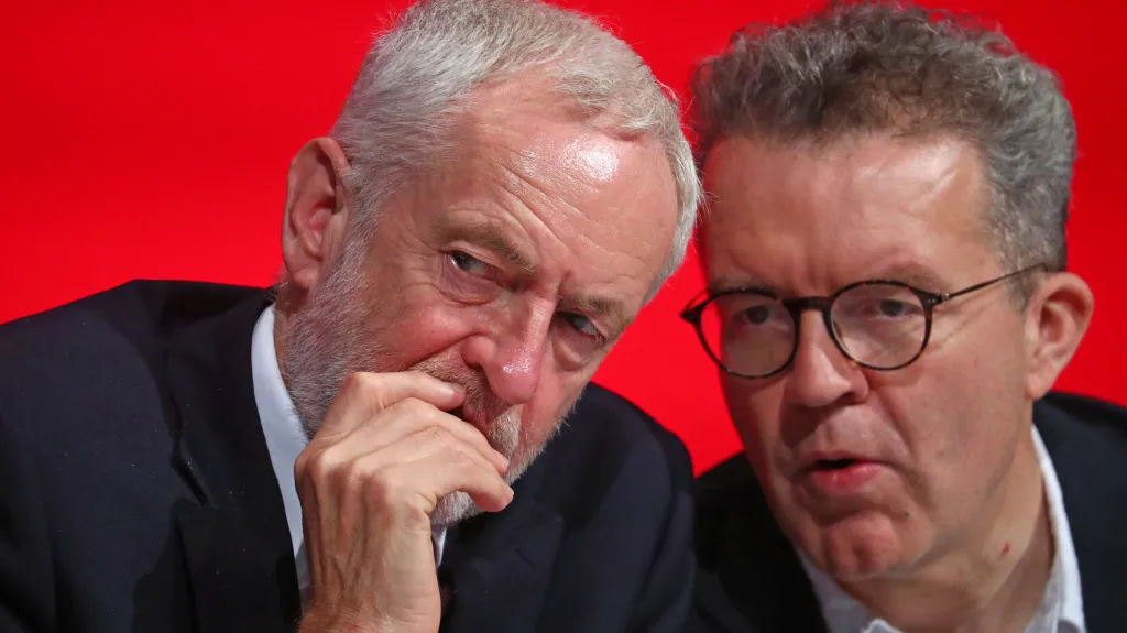 Jeremy Corbyn a Tom Watson na výroční konferenci labouristů