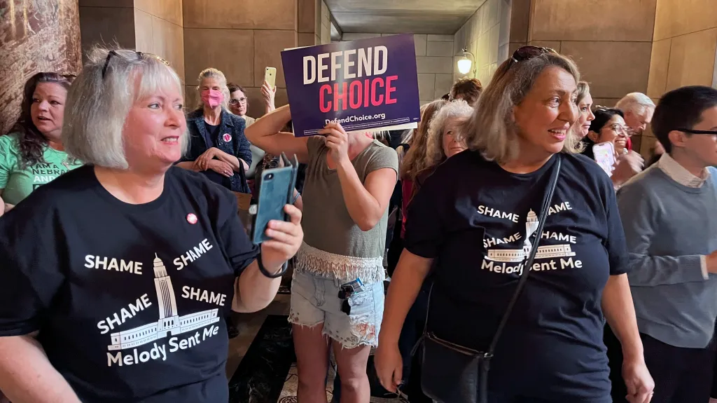 Zastánci práva na potrat oslavují, že nový zákon v Nebrasce neprošel