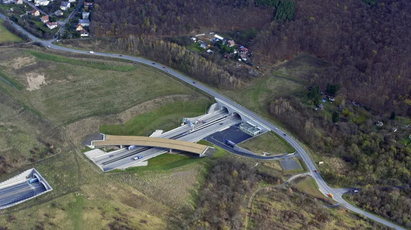 Torzo plánované komořanské křižovatky