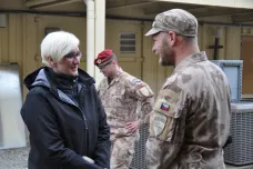 Ministryně obrany Šlechtová na první zahraniční cestě: Navštívila vojáky v Afghánistánu 