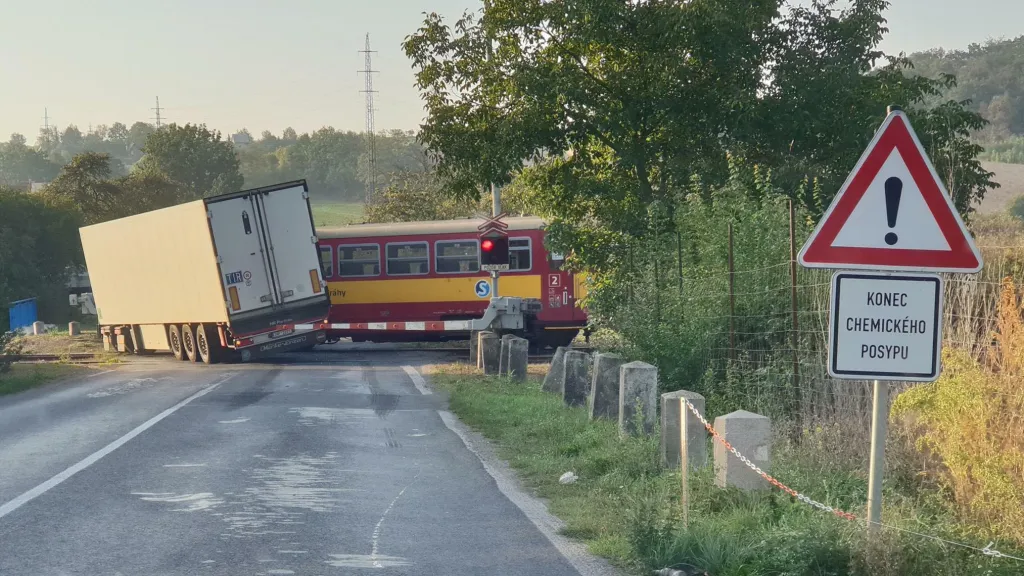 Srážka vlaku s kamionem v Kralupech nad Vltavou