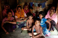 Barma na prahu války? Tisíce Rohingů prchají ze země, v boji mezi vládou a rebely zemřelo sto lidí