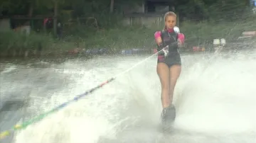 Anna Češpivová si na oleksovickém rybníku už několikrát zlepšila osobní maximum ve slalomu
