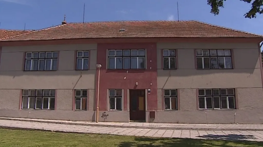 Budova základní školy v Ivanovicích na Hané