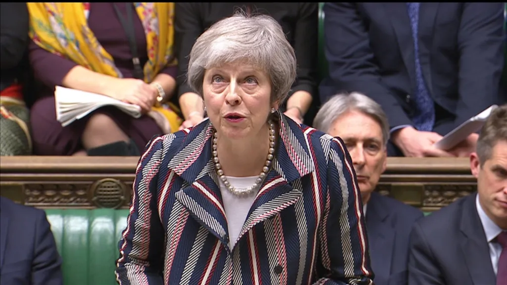 Theresa Mayová při projevu v britském parlamentu