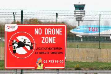 Drony komplikují provoz na evropských letištích, bezpečnost narušují i v Česku