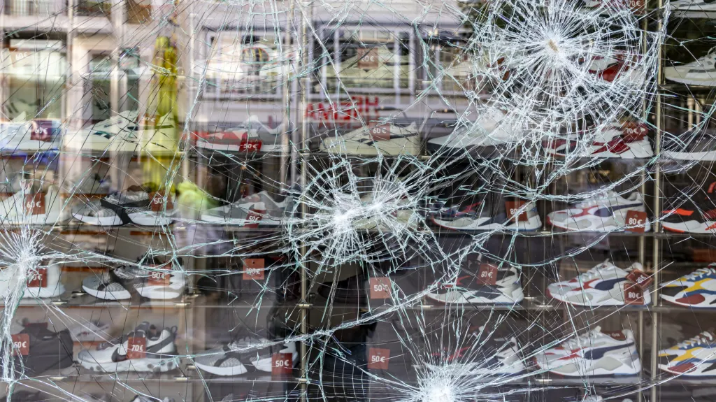 Následky nočních nepokojů ve Stuttgartu