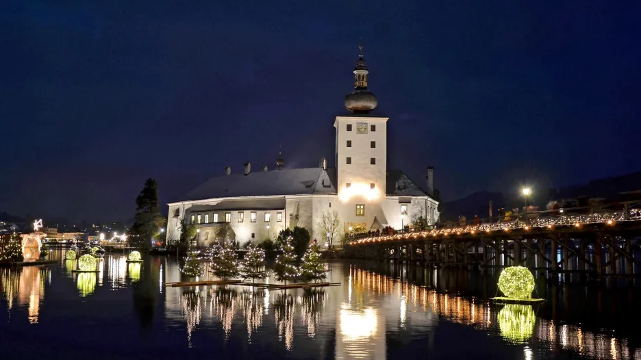 Zámek Ort na jezeře Traunsee
