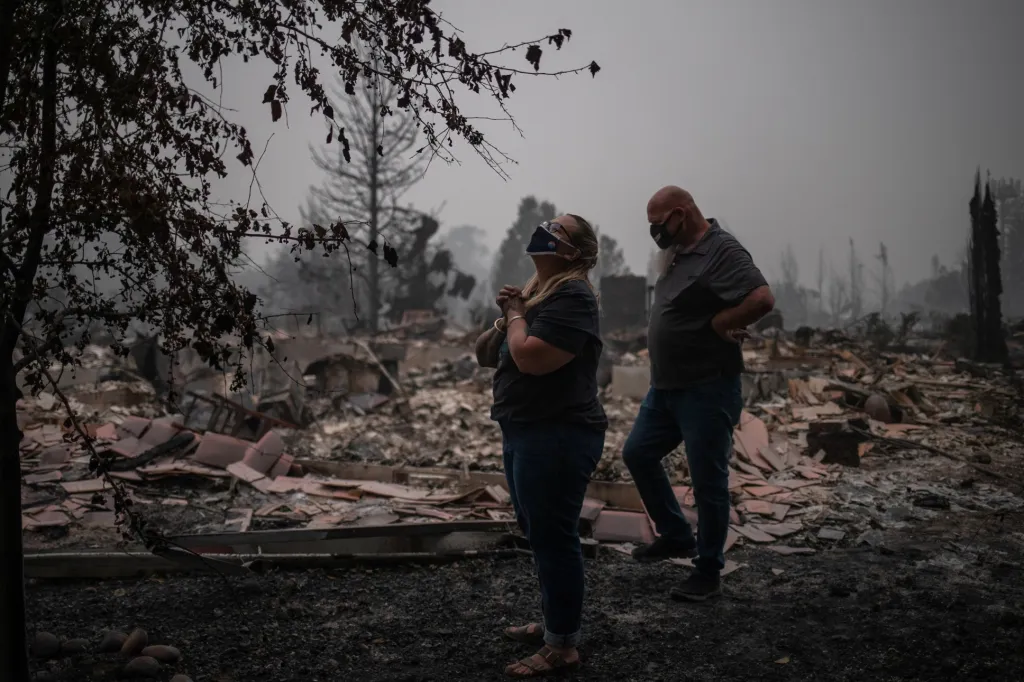Požáry ve státě Oregon zdevastovaly i celé obce. Fotografická galerie ukazuje situaci ve vesnici Talent