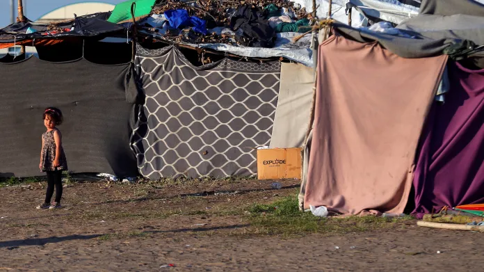 Dětský uprchlík na maďarsko-srbské hranici