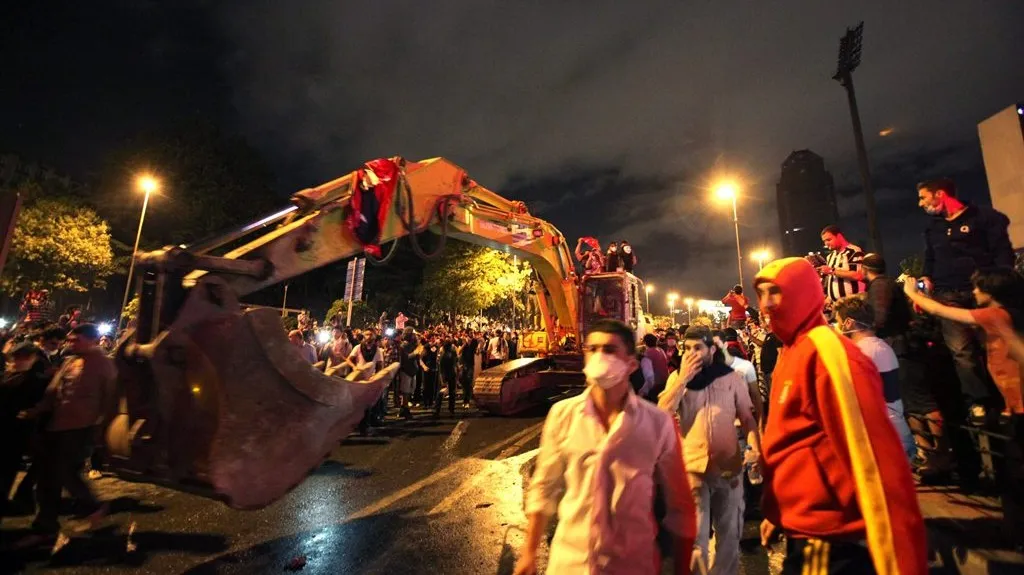 Protivládní demonstrace v Istanbulu