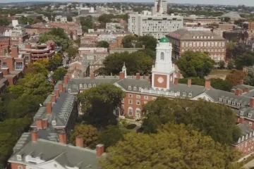 Harvardova univerzita zažalovala Trumpovu vládu kvůli pozastavení financování