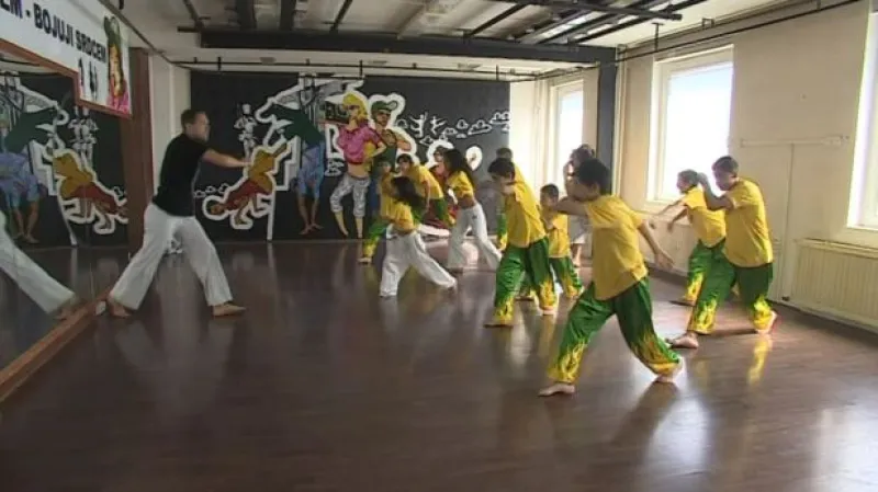 NO COMMENT: Trénink capoeiry